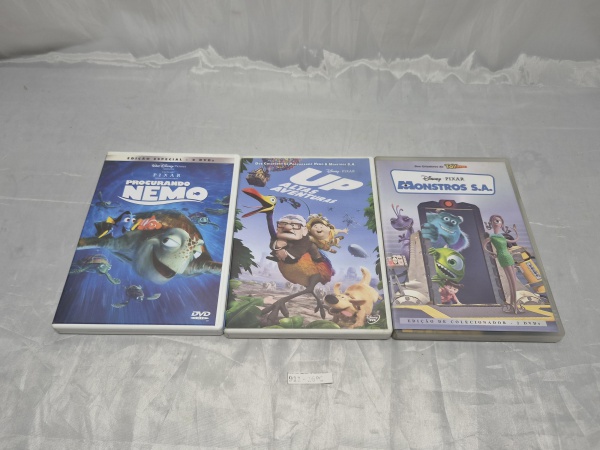 Lote composto por 03 DVDs originais de animações da Disney Pixar ("Procurando Nemo - Edição Especial", "Up - Altas Aventuras" e "Monstros S.A. - Edição de Colecionador"), em seus estojos plásticos ori