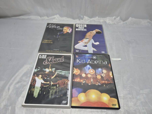 Lote composto por 04 DVDs originais de shows musicais ("Charles Aznavour 2000 - Concert Intégral", "Queen - Rock Montreal", "Skank - MTV Ao Vivo Ouro Preto" e "Kid Abelha - Acústico MTV"), acondiciona