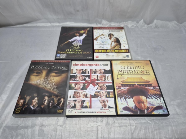 Lote composto por 05 DVDs originais de filmes de sucesso, incluindo "O Último Dançarino de Mao", "Quem Quer Ser Um Milionário?", "O Código Da Vinci", "Simplesmente Amor" e "O Último Imperador", todos 