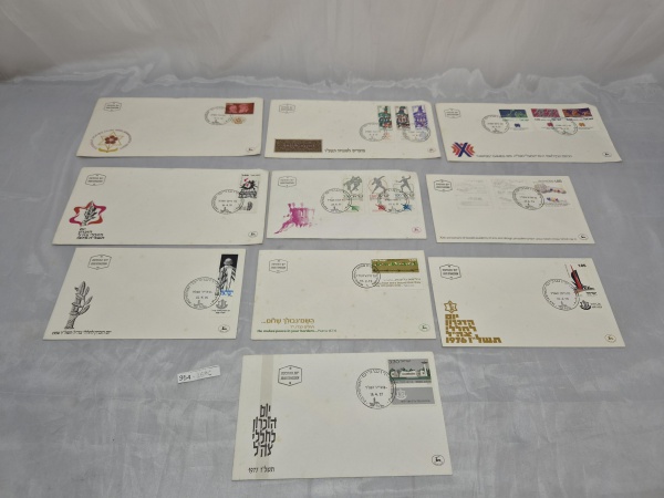 Lote composto por 10 envelopes de Primeiro Dia de Circulação (FDC) de Israel, contendo selos e carimbos comemorativos da década de 1970 com temas variados.