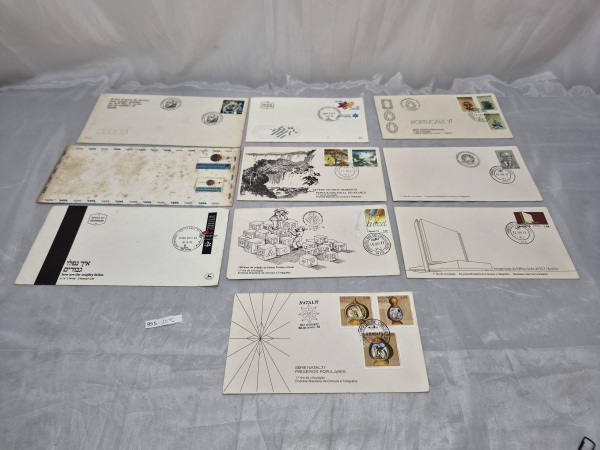 Lote composto por 10 peças filatélicas, sendo envelopes de Primeiro Dia de Circulação (FDC) e envelopes comemorativos do Brasil e internacionais (Israel e ONU), contendo selos e carimbos comemorativos