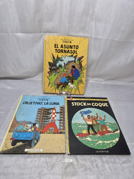 Lote composto por 3 livros de quadrinhos "Las Aventuras de Tintin" por Hergé, edição em espanhol da Editorial Juventud, apresentando marcas do tempo e desgastes nas extremidades.