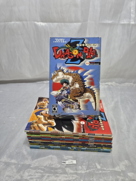 Lote composto por 11 volumes de mangás das séries "Dragon Ball" e "Dragon Ball Z" por Akira Toriyama, publicação Conrad Editora, apresentando marcas de manuseio e amarelamento do tempo. Dragonball Z V