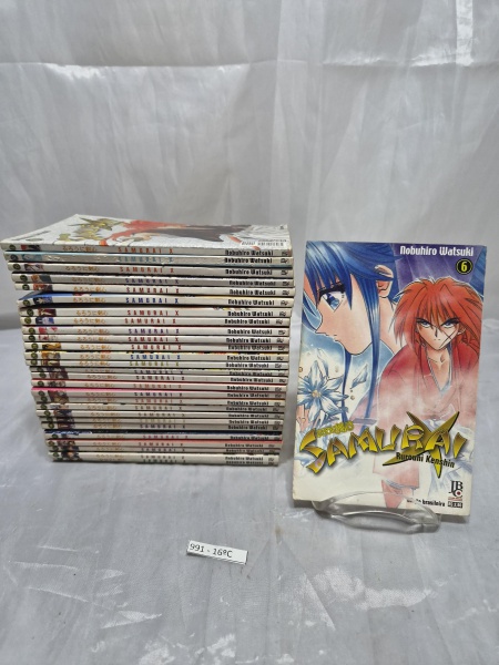 Lote de 28 mangás "Samurai X - Rurouni Kenshin" por Nobuhiro Watsuki, publicação Editora JBC. Composto por Vol. 6, 8, 12, 15, 17, 18, 20, 22, 23, 24, 27, 28, 29, 30, 31, 33, 34, 35, 36, 37, 40, 42, 44