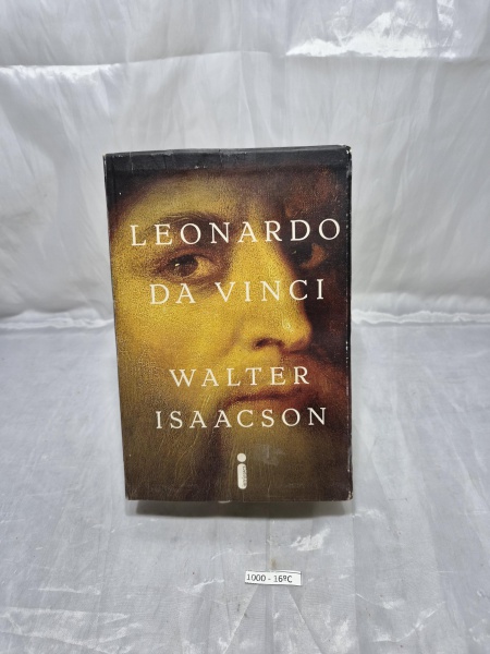 Livro "Leonardo da Vinci", biografia de autoria de Walter Isaacson, publicada em capa flexível pela Editora Intrínseca, ilustrado.