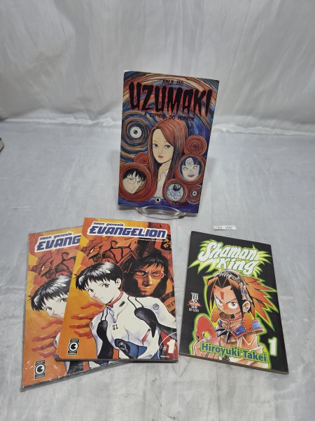 Lote composto por 4 edições de mangás, sendo Uzumaki: A Espiral do Horror de Junji Ito (Editora Conrad), dois volumes de Neon Genesis Evangelion (Editora Conrad) e Shaman King nº 1 de Hiroyuki Takei (