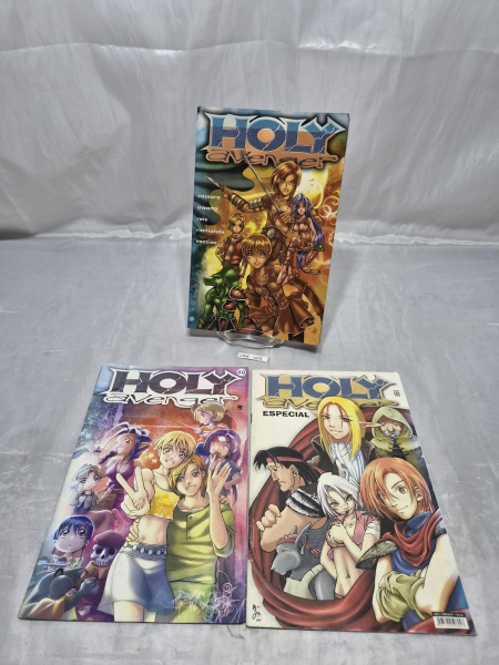 Lote composto por 3 publicações em quadrinhos da série "Holy Avenger", de Marcelo Cassaro e Erica Awano, sendo 1 edição encadernada e 2 edições em revista (Holy Avenger nº 40 e Holy Avenger Especial).