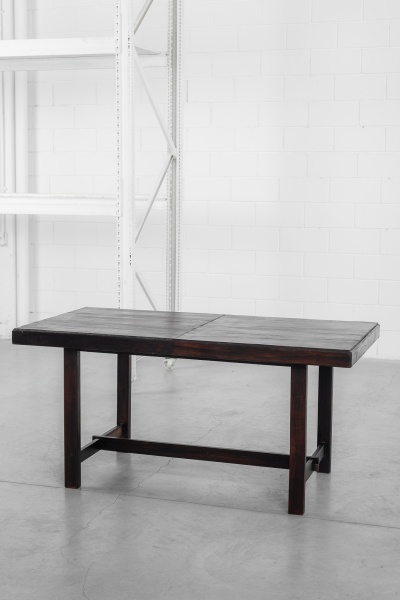 Autor desconhecido - 1960 - Mesa de jantar em jacarandá. Estrutura inteiramente executada em lindo jacarandá maciço, com tampo encabeçado em jacarandá maciço e parte superior em compensado folhado. Se