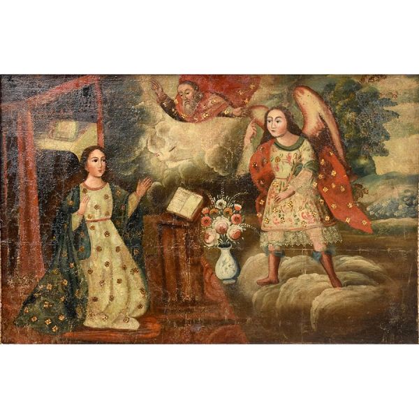 Belíssima pintura da Escola Cusquenha, século XVIII em o.s.t., representando a cena bíblica da Anunciação. Ao lado esquerdo, a Virgem Maria, em posição de oração e recolhimento, recebe a visita do Arc