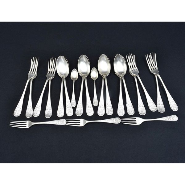 Conjunto de talheres português de prata do sec. XIX, contraste P Coroa e marca do ourives JGTA (Marca citada no `Inventário de marcas de pratas portuguesas e brasileiras` de Fernando Moitinho de Almei