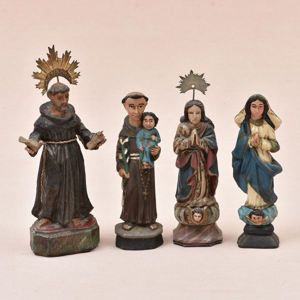 Quatro imagens diversas de madeira em policromia: Duas representando Nossa Senhora da conceição, santo Antônio e São Francisco de Assis.