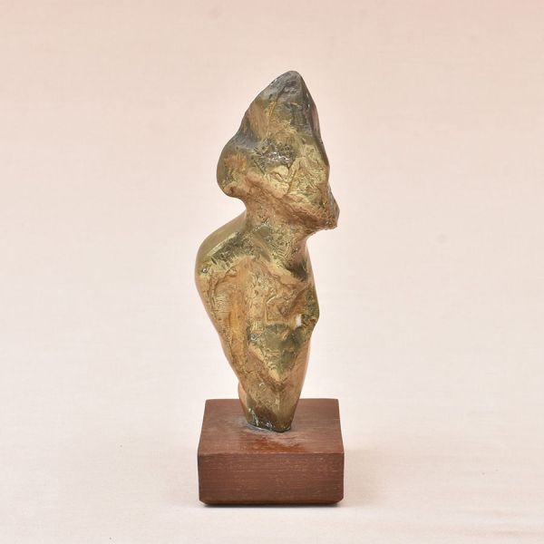 AGOSTINELLI, Mário (1915 - 2000). Escultura de bronze dourado representando torso feminino. Base de madeira. Assinado. Alt. total 25 cm.