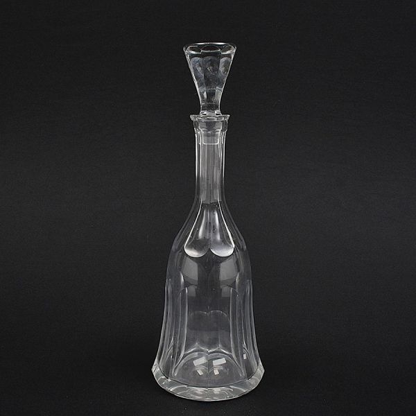 Elegante garrafa de cristal francês lapidação com facetas dedão. Alt. 37 cm.