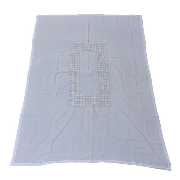 Toalha de linho na cor branca (apresenta dois furinhos) – 240 x 180 cm