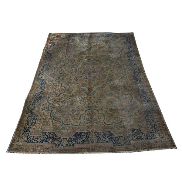 Tapete KIRMAM, medindo 3,75 x 2,63 - 9,86 m2. (Desgaste do tempo)