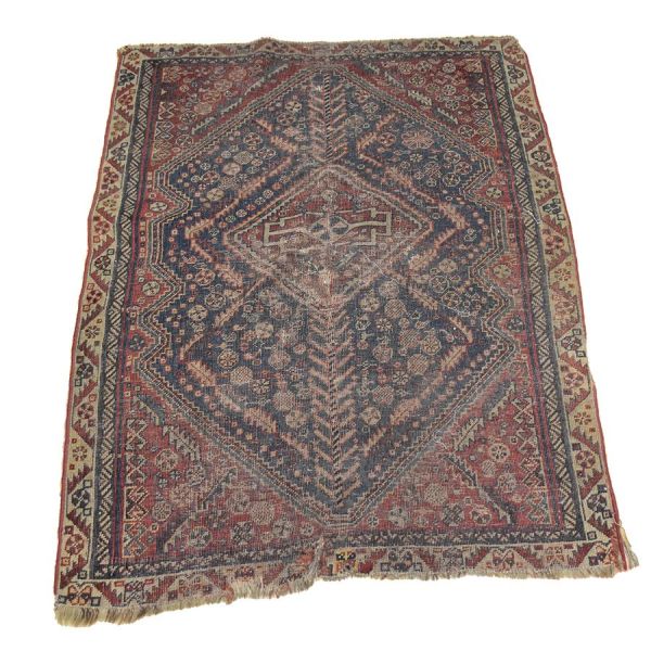Tapete Shirvan medindo 1,28 x 1,00 - 1,28 m2. (com furo)
