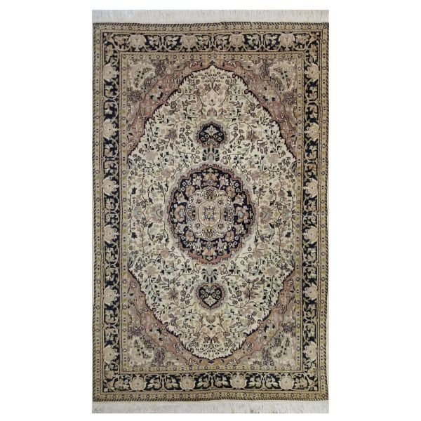 Tapete KASHEMIR, medindo 2,40 x 1,53 - 3,67 m2