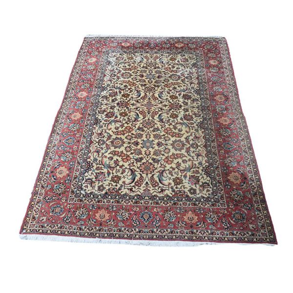Tapete ISFAHAN medindo 3,92 x 2,98 - 11,68 m2.