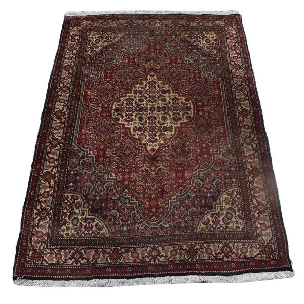 Tapete BIDJAR, medindo 1,45 x 1,00 - 1,45 m2.