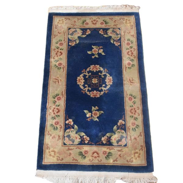 Tapete CHINES, medindo 1,52 x 0,91 - 1,38 m2.