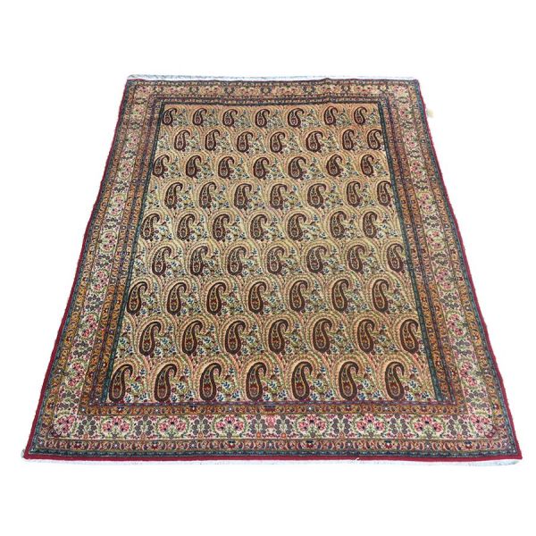 Tapete GHOUN, medindo 3,08 x 2,40 - 7,39 m2.