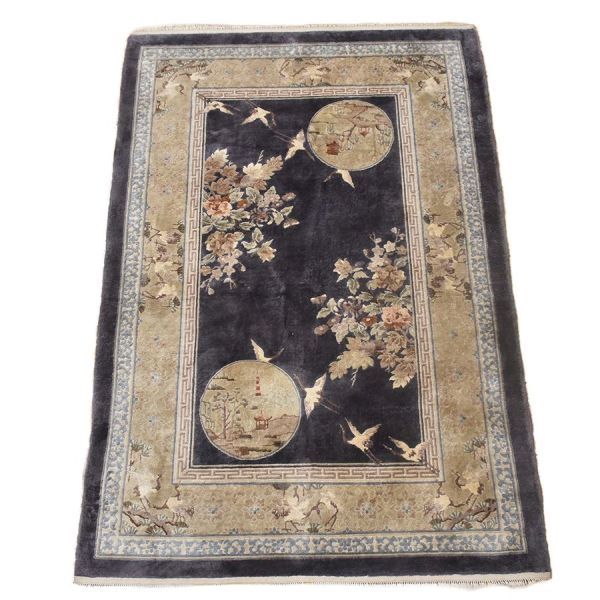 Tapete CHINES, medindo 1,83 x 1,22 - 2,23 m2