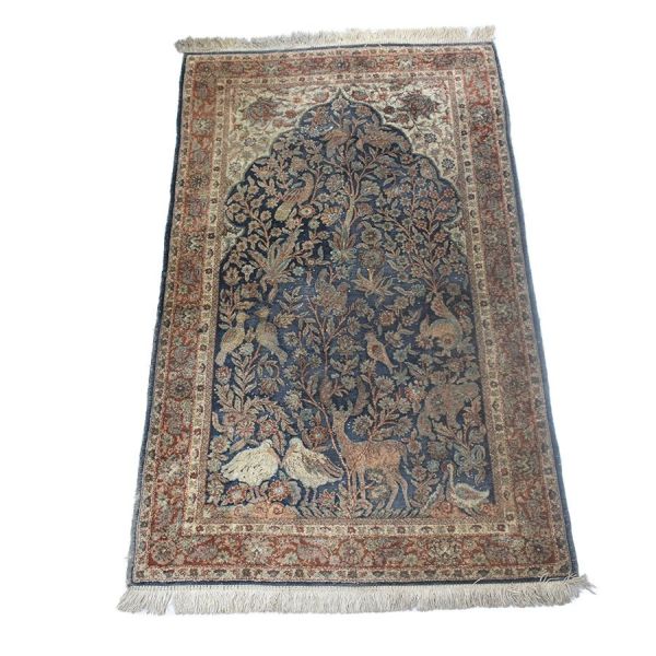 Tapete GOUM, medindo 1,52 x 0,94 - 1,42 m2.