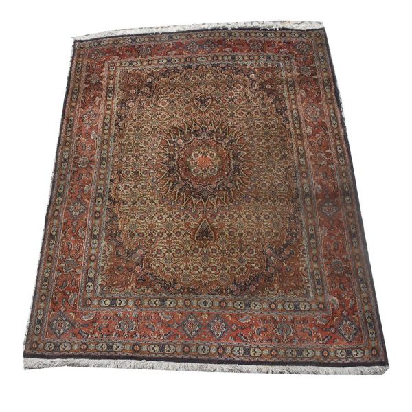Tapete MOOD, medindo 1,93 x 1,51 - 2,91 m2