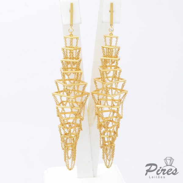 CONDIÇÃO ESPECIAL: 3x SEM JUROS: H.STERN - Brincos em Ouro Amarelo 18K com Diamantes - Coleção Silk