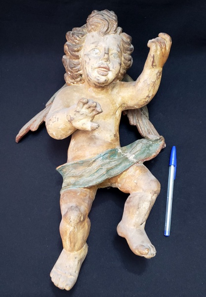 ARTE SACRA- Belíssimo querubim barroco em vulto pleno esculpido em madeira , século XVIII, marcas do