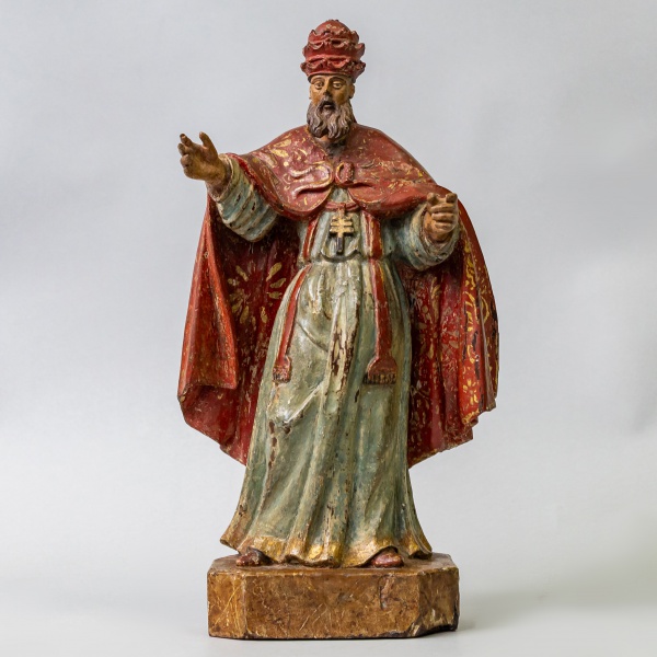 MAGNÍFICA IMAGEM EM MADEIRA DE SÃO PEDRO PAPA. RICAS ENTALHA E POLICROMIA, COM VESTES EM TONS DE VER
