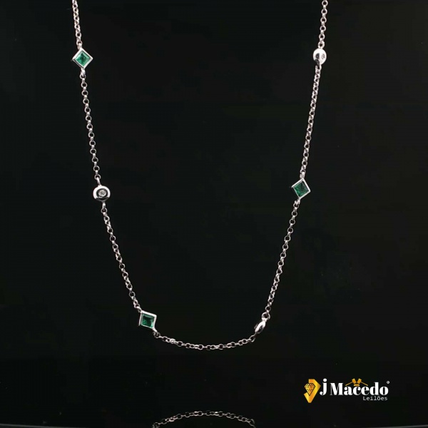 Colar BRESSAN Ouro Branco 18k com diamantes e esmeraldas Tamanho 90cm Peso 9,2g Acompanha o certifi