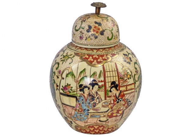 Lote 31 SATSUMA - Antigo Potiche, em fina porcelana chinesa, com policromia em alto ... Valor inicia
