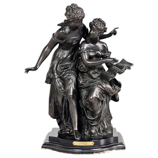 L. F. MOUREAU. Romance - escultura de bronze patinado, numerada BF059 e com selo da fundição. Base escalonada. 26 x 21 x 45 cm altura.