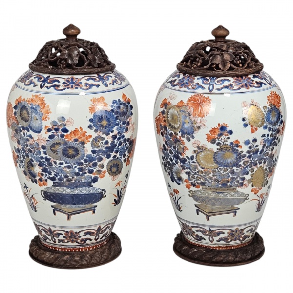 Lote 111 Magnífico par de potiches de porcelana Imari, Japão, período Meiji (1870-1900), ... Valor i