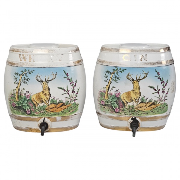 Par de barril dispensador de porcelana, fabricado no final do século XIX (período vitoriano) ou início do século XX. Formato de barril ou pipa de madeira tradicional, mas moldado inteiramente em porce