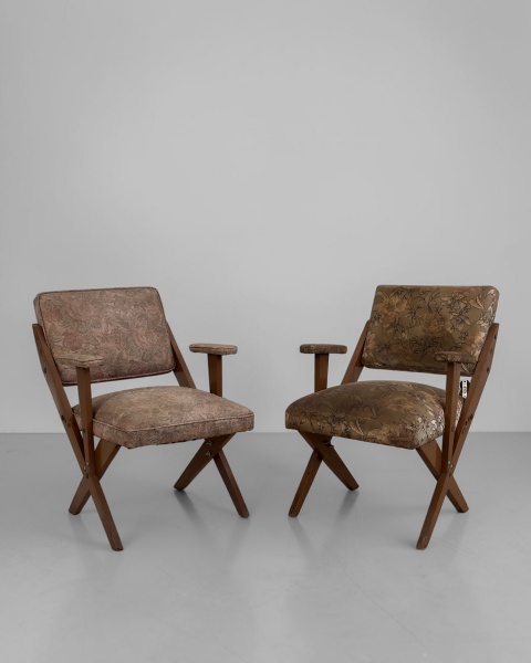 Par de Cadeiras, estilo Zanine - Produzidas em madeira nobre, apresentam desenho robusto e orgânico, valorizando as formas naturais da madeira e a estética característica do mobiliário de Zanine Calda