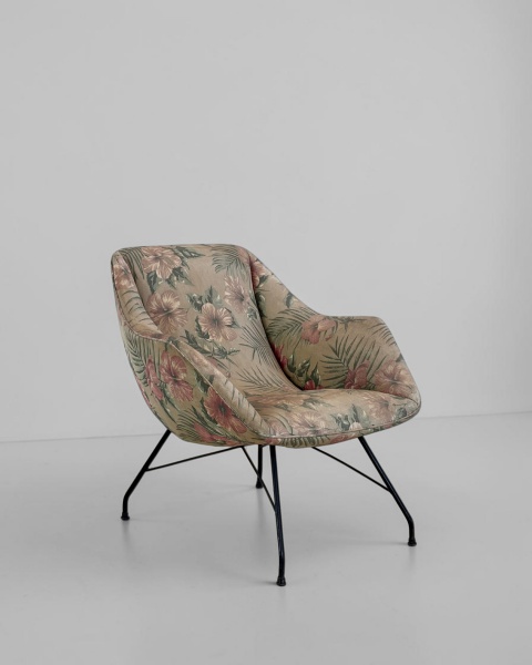 Poltrona Concha, Carlo Hauner - Apresenta formato envolvente e desenho de linhas curvas, proporcionando visual marcante e aspecto acolhedor. Medindo 78 cm de altura, 72 cm de largura e 77 cm de profun