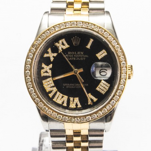 RELÓGIO: ROLEX OYSTER PERPETUAL DATEJUST, VIDRO DE SAFIRA, CÂMBIO RÁPIDO, BEZEL EM OURO COM DIAMANTES NATURAIS. REF 16233 - TAMANHO: 36MM. MOVIMENTO: AUTOMÁTICO. CAIXA: EM AÇO E OURO. OS RELÓGIOS SÃO
