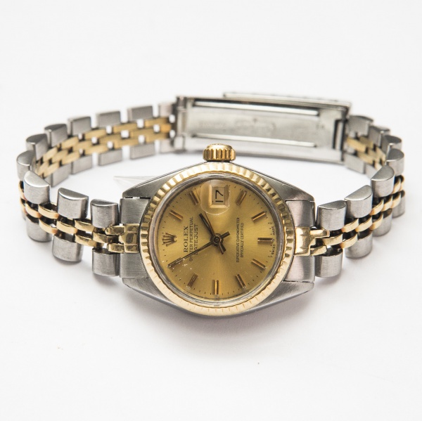 RELÓGIO: ROLEX LADY-DATEJUST. TAMANHO: 26MM. MOVIMENTO: AUTOMÁTICO. CAIXA: EM AÇO E OURO. OS RELÓGIOS SÃO VENDIDOS NO ESTADO DE CONSERVAÇÃO QUE SE ENCONTRAM. SÃO RELÓGIOS USADOS, ONDE É POSSÍVEL VERIF