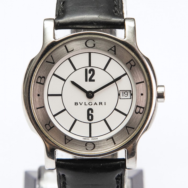 RELÓGIO: BVLGARI SOLOTEMPO. TAMANHO: 35MM. MOVIMENTO: QUARTZO. CAIXA: EM AÇO. OS RELÓGIOS SÃO VENDIDOS NO ESTADO DE CONSERVAÇÃO QUE SE ENCONTRAM. SÃO RELÓGIOS USADOS, ONDE É POSSÍVEL VERIFICAR DETALHE