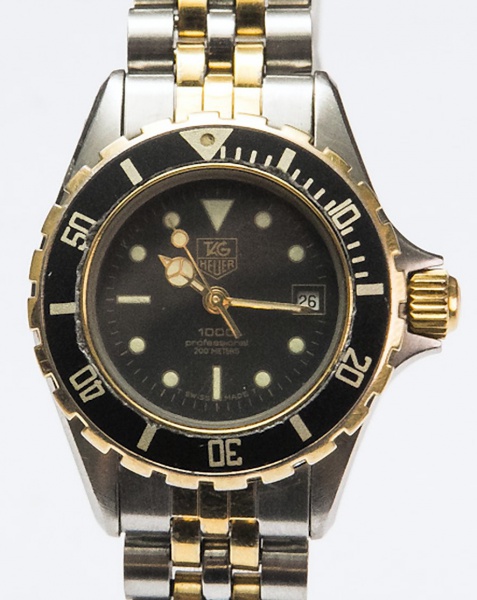 RELÓGIO: TAG HEUER 1000 PROFESSIONAL 200M. TAMANHO: 28MM. MOVIMENTO: QUARTZO. CAIXA: EM AÇO. OS RELÓGIOS SÃO VENDIDOS NO ESTADO DE CONSERVAÇÃO QUE SE ENCONTRAM. SÃO RELÓGIOS USADOS, ONDE É POSSÍVEL VE