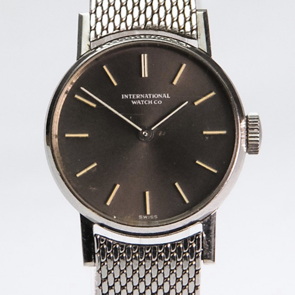 RELÓGIO: IWC FEMININO RARO DE LUXO. TAMANHO: 23MM. MOVIMENTO: CORDA MANUAL. CAIXA: EM AÇO. OS RELÓGIOS SÃO VENDIDOS NO ESTADO DE CONSERVAÇÃO QUE SE ENCONTRAM. SÃO RELÓGIOS USADOS, ONDE É POSSÍVEL VERI