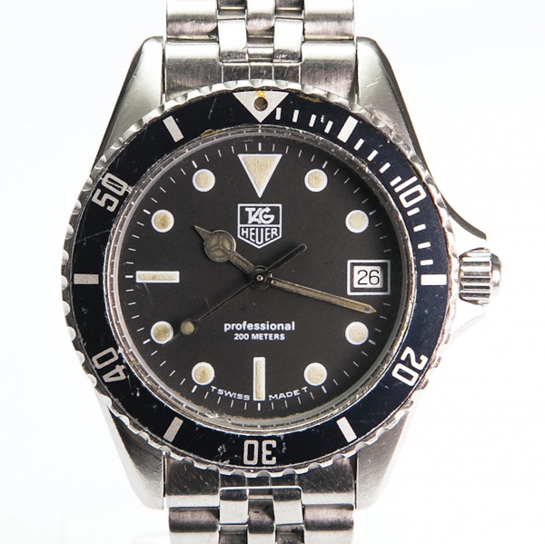 RELÓGIO: TAG HEUER 1000 PROFESSIONAL 200M. TAMANHO: 37MM. MOVIMENTO: QUARTZO. CAIXA: EM AÇO. OS RELÓGIOS SÃO VENDIDOS NO ESTADO DE CONSERVAÇÃO QUE SE ENCONTRAM. SÃO RELÓGIOS USADOS, ONDE É POSSÍVEL VE