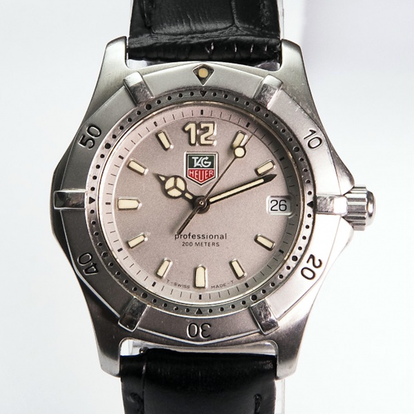 RELÓGIO: TAG HEUER PROFESSIONAL 2000. TAMANHO: 34MM. MOVIMENTO: QUARTZO. CAIXA: EM AÇO. OS RELÓGIOS SÃO VENDIDOS NO ESTADO DE CONSERVAÇÃO QUE SE ENCONTRAM. SÃO RELÓGIOS USADOS, ONDE É POSSÍVEL VERIFIC