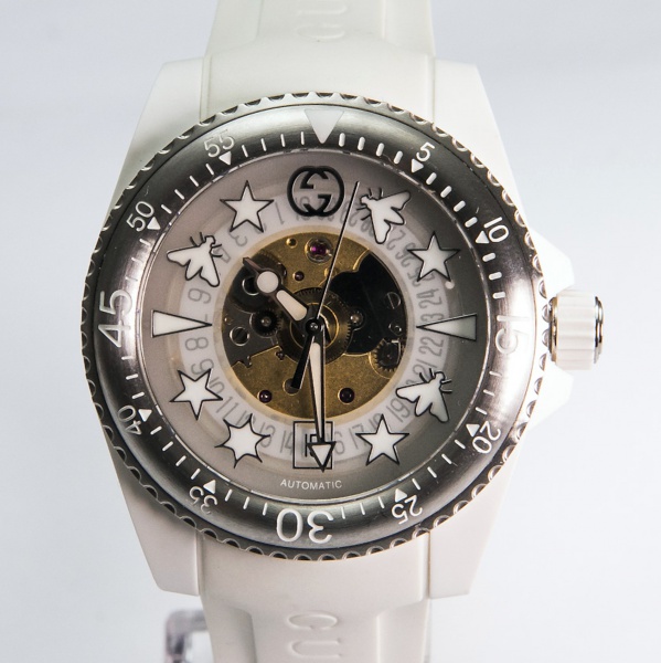 RELÓGIO: GUCCI DIVE AUTOMÁTICO, SÉRIE LIMITADA. TAMANHO: 40MM. MOVIMENTO: AUTOMÁTICO. CAIXA: EM AÇO. OS RELÓGIOS SÃO VENDIDOS NO ESTADO DE CONSERVAÇÃO QUE SE ENCONTRAM. SÃO RELÓGIOS USADOS, ONDE É POS
