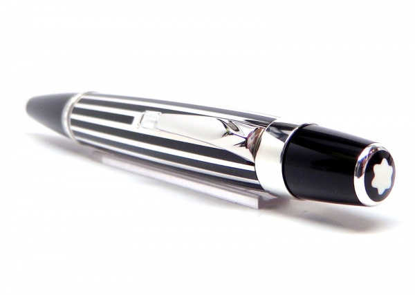 Caneta Montblanc Bohème Platinum 25391RB com cristal no clipe.