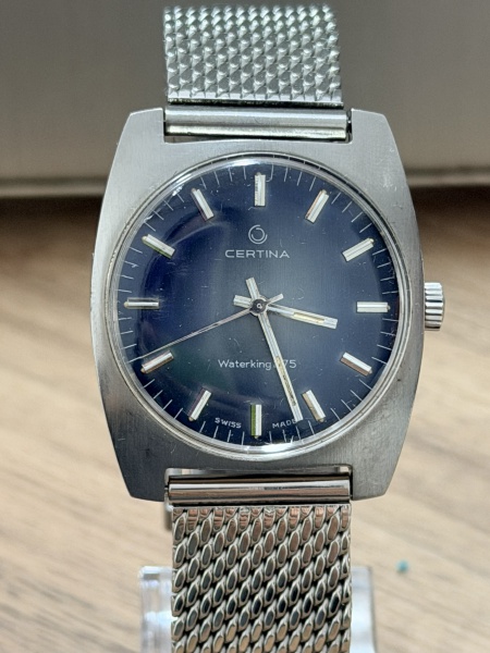 Lote 9 Certina Waterking 275 vintage, Swiss Made, movimento mecânico, mostrador azul, ... Valor inic