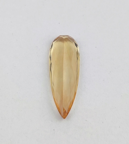 Topázio imperial com 5,96ct, de boa qualidade, para colecionador.