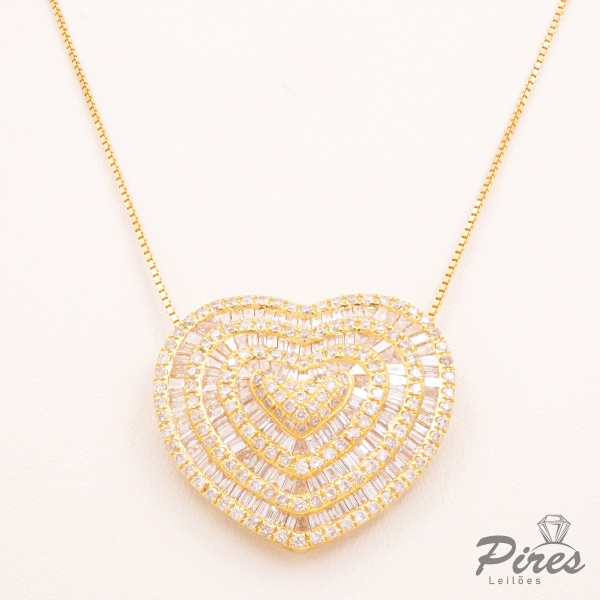 Colar com Pingente Coração de 2,4cm x 2,7cm em Ouro Amarelo 18K com Aprox. 5,0 Cts de Diamantes, Lap